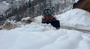 Giresun'un o beldesinde kar nedeniyle kapanan mahalle yolları açıldı