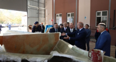 Giresun Valisi Serdengeçti, gemi yapım atölyesinde öğrencilerle buluştu
