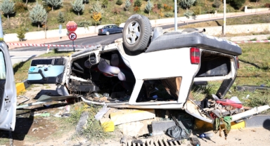 Kastamonu'da iki otomobil çarpıştı, 1 kişi öldü, 4 kişi yaralandı