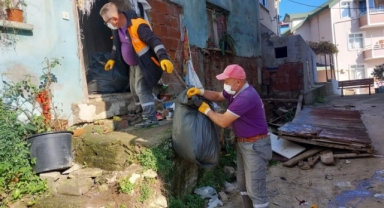 Ordu'da belediye ekiplerinin temizlediği evden 2 kamyon çöp çıktı