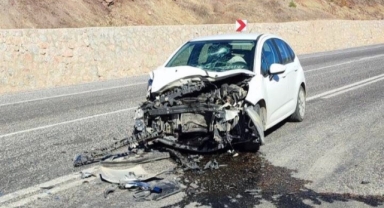 Otomobil hafriyat kamyonuna çarptı: 1 yaralı