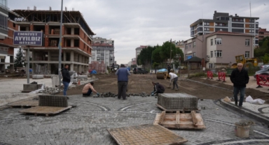 Piraziz'de Begonit Taş Döşeme Çalışmaları Devam Ediyor