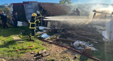 Sinop'ta çakmakla oynayan çocuklar samanlığı yaktı