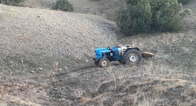 Devrilen traktörün sürücüsü öldü