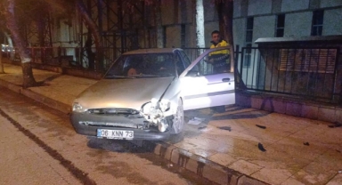 Dur ihtarına uymayan alkollü ve ehliyetsiz sürücü kaza yaptı: Binlerce lira ceza yedi