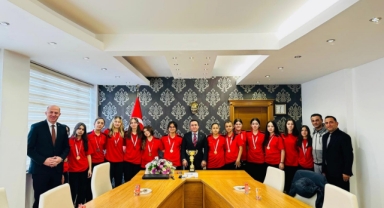 Genç sporculardan, Espiye Kaymakamı Ahmet Kavanoz’a ziyaret