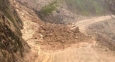 Giresun’da Heyelanla Mücadele: Ekipler Espiye’deki Yolları Ulaşıma Açtı