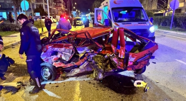 Kazada hurdaya dönen araçtan fırlayan sürücü hayatını kaybetti