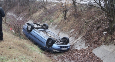 Kontrolden Çıkan Araç Su Kanalına Uçtu, Sürücü Yaralandı