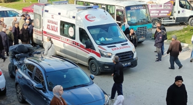 Minibüsün çarptığı kadın ağır yaralandı, ilk müdahaleyi yoldan geçen hemşire yaptı