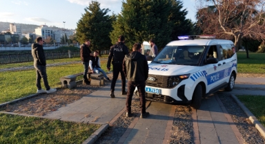 Parkta bıçaklı saldırıya uğradı