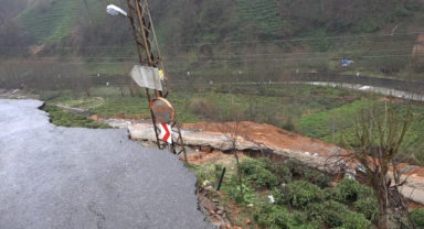 Rize’de Yol Çöktü! 4 Köye Ulaşım Engellendi