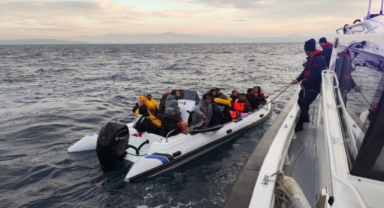 32 göçmen ve 1 göçmen kaçakçısı yakalandı
