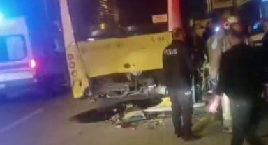 Duran İETT otobüsüne arkadan çarptı: 1 ölü 2 yaralı