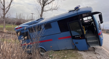 Giresun'a hükümlü nakil eden araç kaza yaptı