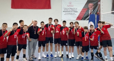 Giresun’da Büyük Gurur: Bulancak Mehmet Akif Ersoy Ortaokulu, Türkiye Yarı Finalleri’nde