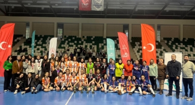 Giresun'da Futsal Gençler Kız İl Birinciliği Heyecanı