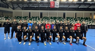 Giresun Milletvekili Temür, Giresun'da Kamp Yapan Erkek U18 Hentbol Milli Takımı'nı Ziyaret Etti
