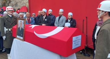 Görevi Başında Kalp Krizi Geçiren Uzman Çavuş Memleketi Giresun'da Son Yolculuğuna Uğurlandı   