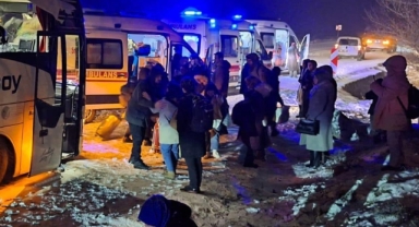 Gümüşhane'de yolcu otobüsü kaza yaptı, 14 kişi yaralandı