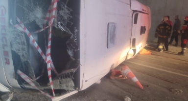 İşçi servisi devrildi: 4 ölü, 19 yaralı