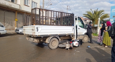 Kamyonete çarpan motosiklet sürücüsü yaralandı