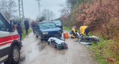 Motosiklet ile otomobil çarpıştı, 2 kişi yaralandı
