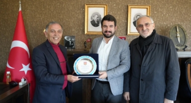 Piraziz Belediye Başkanı Ayyıldız’a Ziyaret: Plaket Takdim Edildi