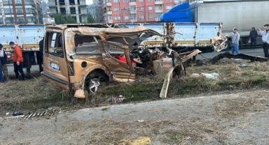 Rize’de Feci Kaza: Otomobilin Tıra Çarpması Sonucu Ağır Yaralanan Genç Hayatını Kaybetti