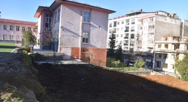 Tarihi Görele Lisesi'nin Atıl Durumdaki Bahçesi Öğrenciler İçin Yeniden Düzenleniyor