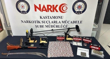 Ticari Takside Uyuşturucu ve Silah Bulundu, İki Sanığa Ceza Yağdı