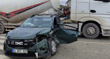 Tır ile otomobilin çarpıştığı kazada 2 kişi yaralandı
