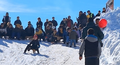 Artvin'de 200 yıllık tahta kızak festivali nefes kesti