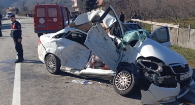 Giresun'da kamyon ile otomobilin çarpıştığı kazada ölenlerin sayısı 4'e yükseldi