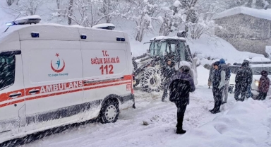 Giresun’da Yoğun Kar Yağışı Hayatı Olumsuz Etkiledi: Hasta Vatandaş Giresun İl Özel İdaresi Ekipleri Yardımıyla Hastaneye Ulaştırıldı