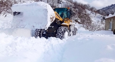 Giresun, Trabzon, Ordu, Rize, Artvin ve Gümüşhane'de  bin 180 yerleşim yerine ulaşım sağlanamıyor