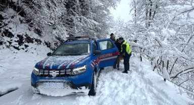 Giresun’un O İlçesinde Yoğun Kar Yağışı Nedeniyle Hastaneye Gidemeyen Vatandaşın Yardımına Jandarma Ekipleri Yetişti