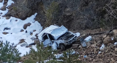 Gümüşhane'de dere yatağına devrilen otomobilin sürücüsü hayatını kaybetti