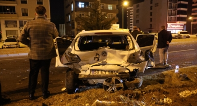 Kaza yaptı, yaralı arkadaşlarını bırakıp kaçtı
