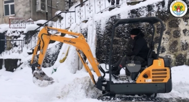 Keşap’ta Yoğun Kar Yağışı Sonrası Belediyeden Hızlı Müdahale: Ekipler Yolları Açmak İçin Çalışmalarını Sürdürüyor