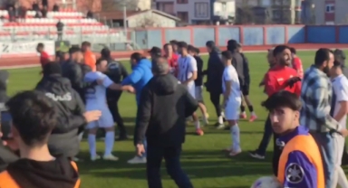 O amatör maçta saha karıştı!