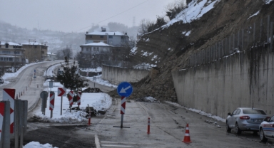 Ordu-Ulubey kara yolu heyelan nedeniyle ulaşıma kapandı