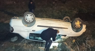Otomobil tarlaya devrildi, 3 kişi yaralandı