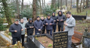 Piraziz Belediye Başkanı Ayyıldız, Merhum Zabıta Amiri Seyit Civek’i mezarı başında andı