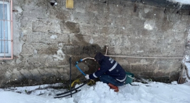Piraziz Belediyesi, Yoğun Kar Yağışı ve Soğuk Hava Koşullarına Karşı İçme Suyu Hatlarında Önlemleri Artırdı