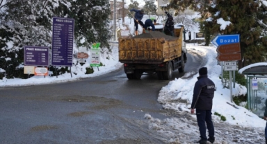Piraziz'de Kar Yağışı Sonrası Trafik Güvenliğini Sağlamak İçin Çalışmalar Devam Ediyor