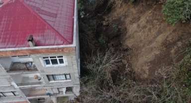 Trabzon’da 5 katlı binada toprak kayması: 1 yaralı, 5 tahliye