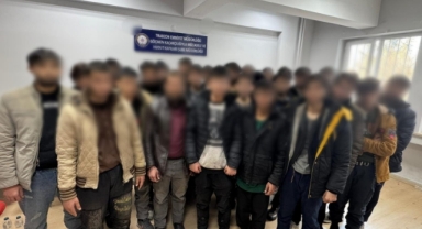 Trabzon'da otobüste yapılan özel bölmede 26 düzensiz göçmen yakalandı