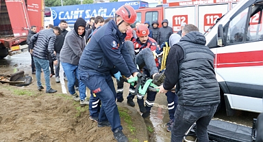 Trabzon'da yol süpürme aracının devrildiği kazada bir işçi yaralandı