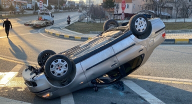 Virajı alamayan otomobil takla attı: Anne ve çocuğu yaralandı